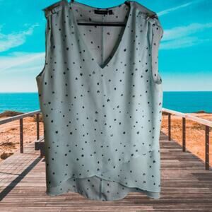 Apt. 9 Large sleeveless v-neck green polyester flowy woman's top.